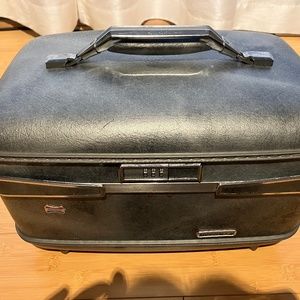 VINTAGE 80s AMERICAN TOURISTER SILVER GREY MAKEUP AIRWAY & TRAIN CASE